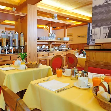 Simi Hotell 4*