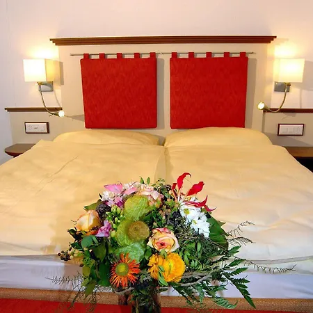 Simi Hotell
